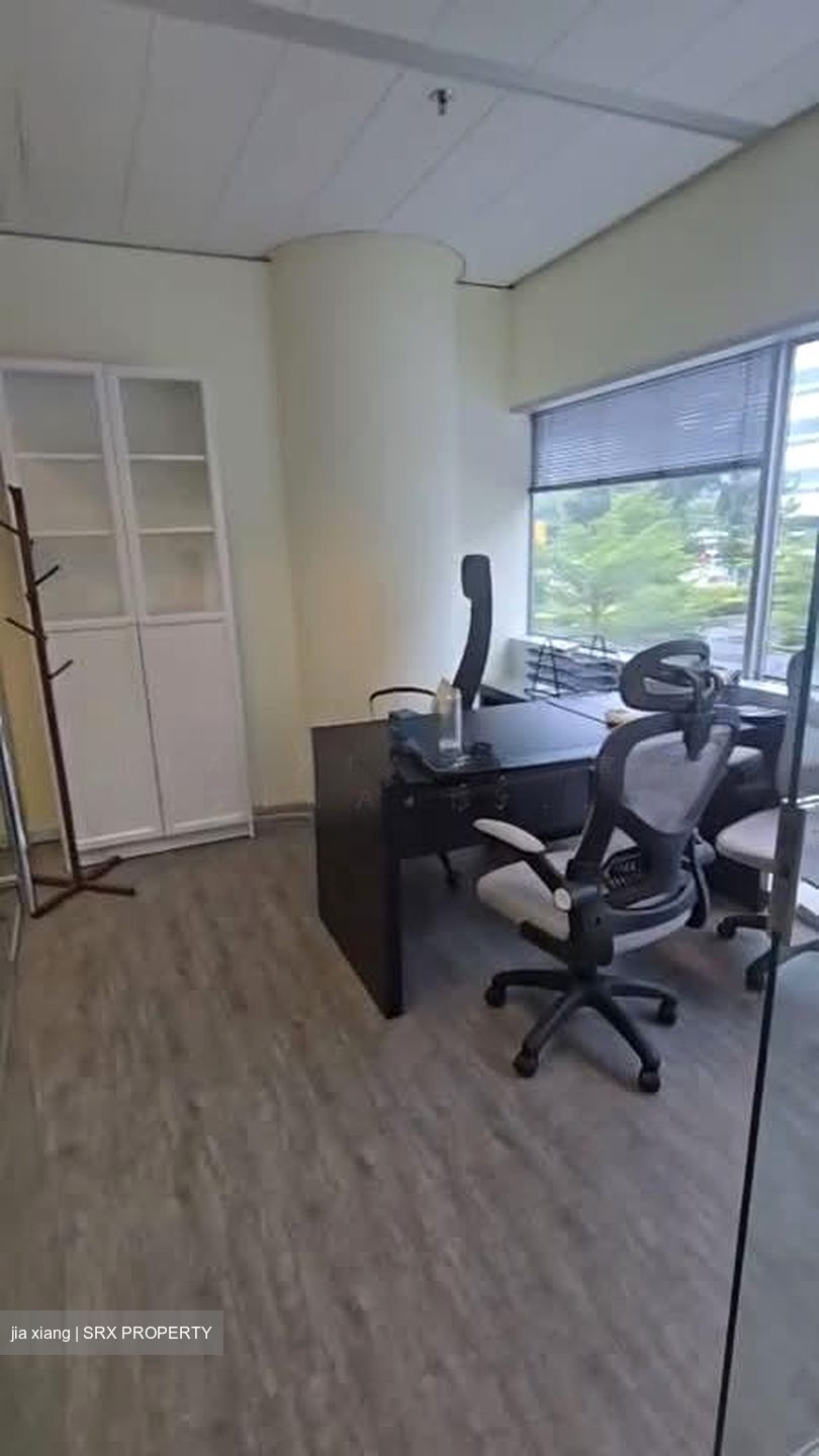 Gateway East (D7), Office #545150891